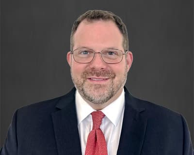 Peter Finnerty - Abogado