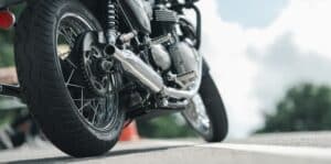 ¿Puede un pasajero de motocicleta presentar una reclamación por lesiones?