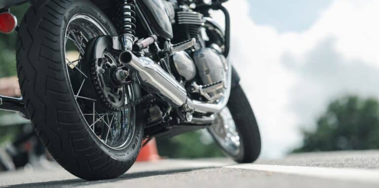 ¿Puede un pasajero de motocicleta presentar una reclamación por lesiones?