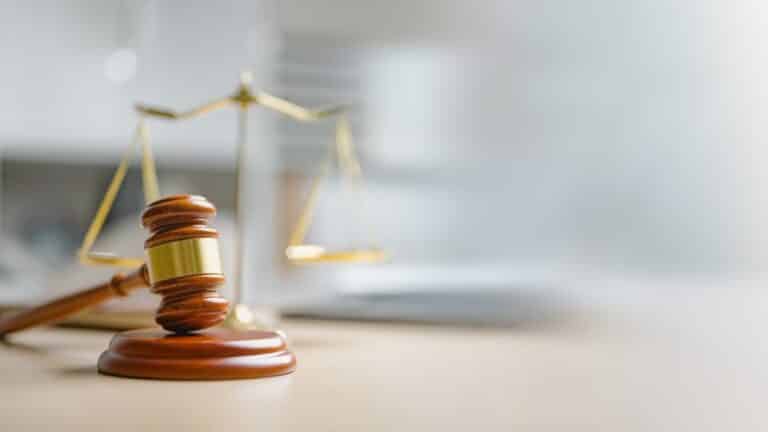 ¿Pueden los padres demandar por el fallecimiento de un hijo adulto?