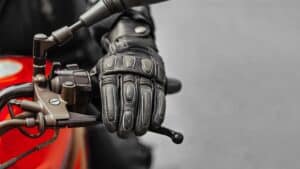 ¿Cubre el seguro médico las lesiones por accidente de motocicleta?