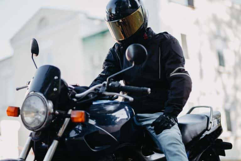 ¿Cómo se demuestra la culpa en un accidente de motocicleta?