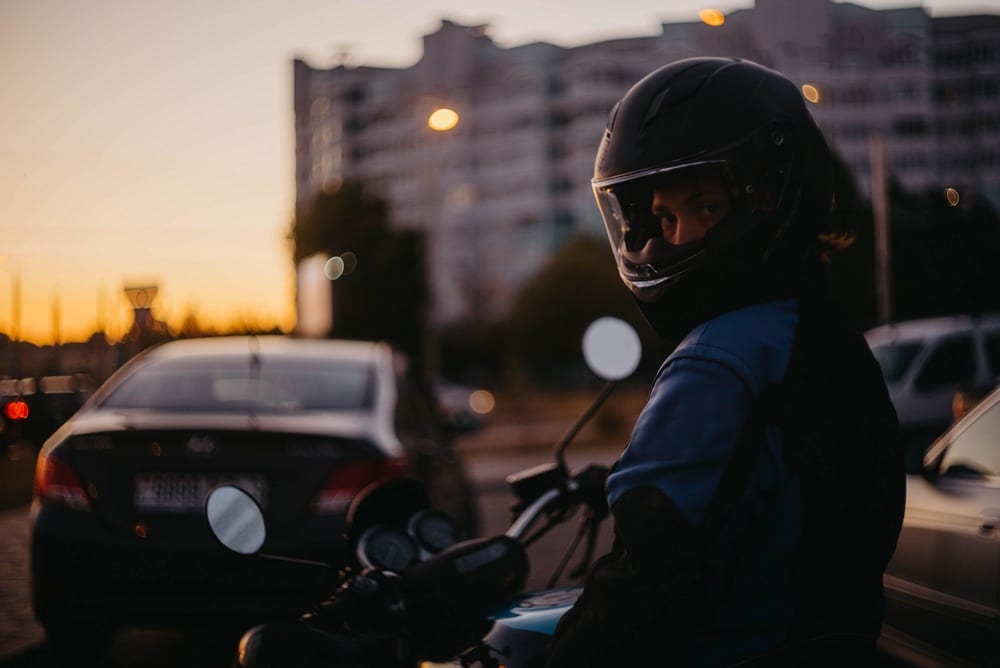 ¿Cuándo debería contratar a un abogado tras un accidente de moto?