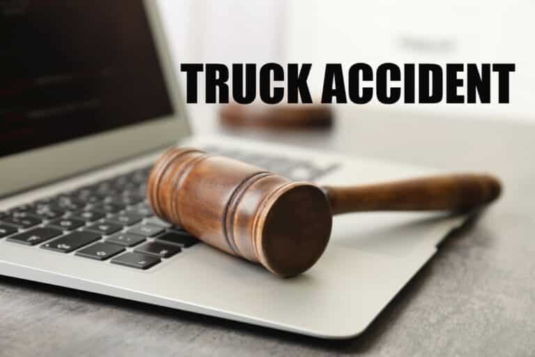 ¿Quién tiene derecho a demandar tras un accidente mortal de camión?