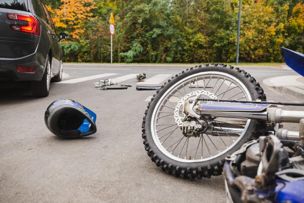 ¿Por cuánto puede demandar tras un accidente de moto?