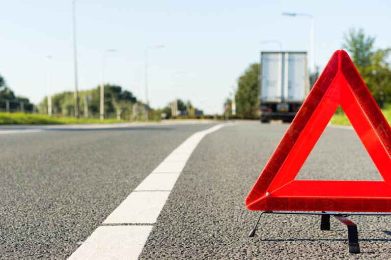 ¿Qué tipo de abogado necesito para demandar a una empresa de transporte por carretera?