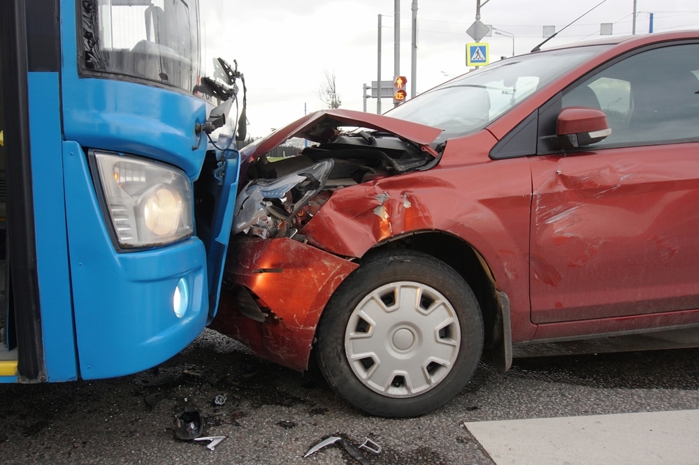 Cómo presentar una demanda por accidente de autobús