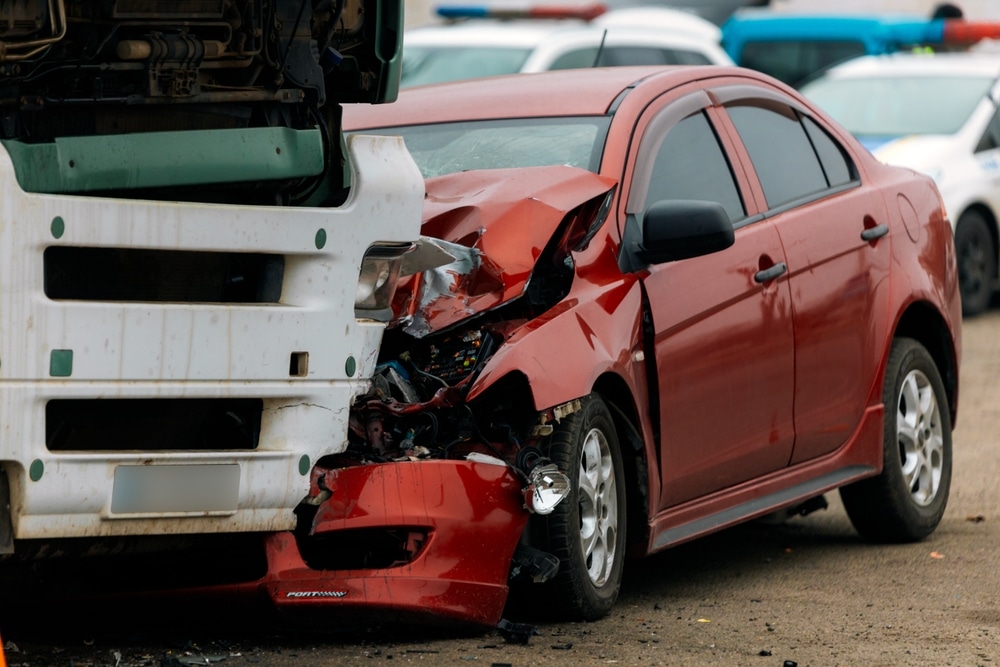 ¿Cuáles son las causas comunes de los accidentes de autobús?