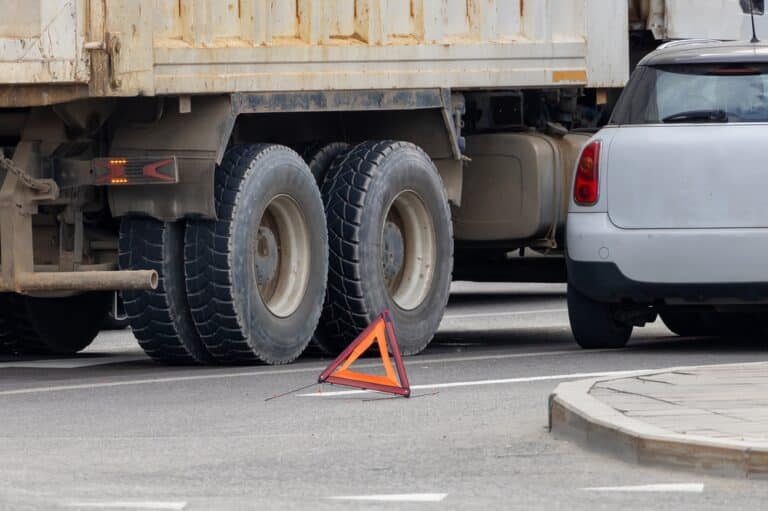 Cómo evitar accidentes con camiones